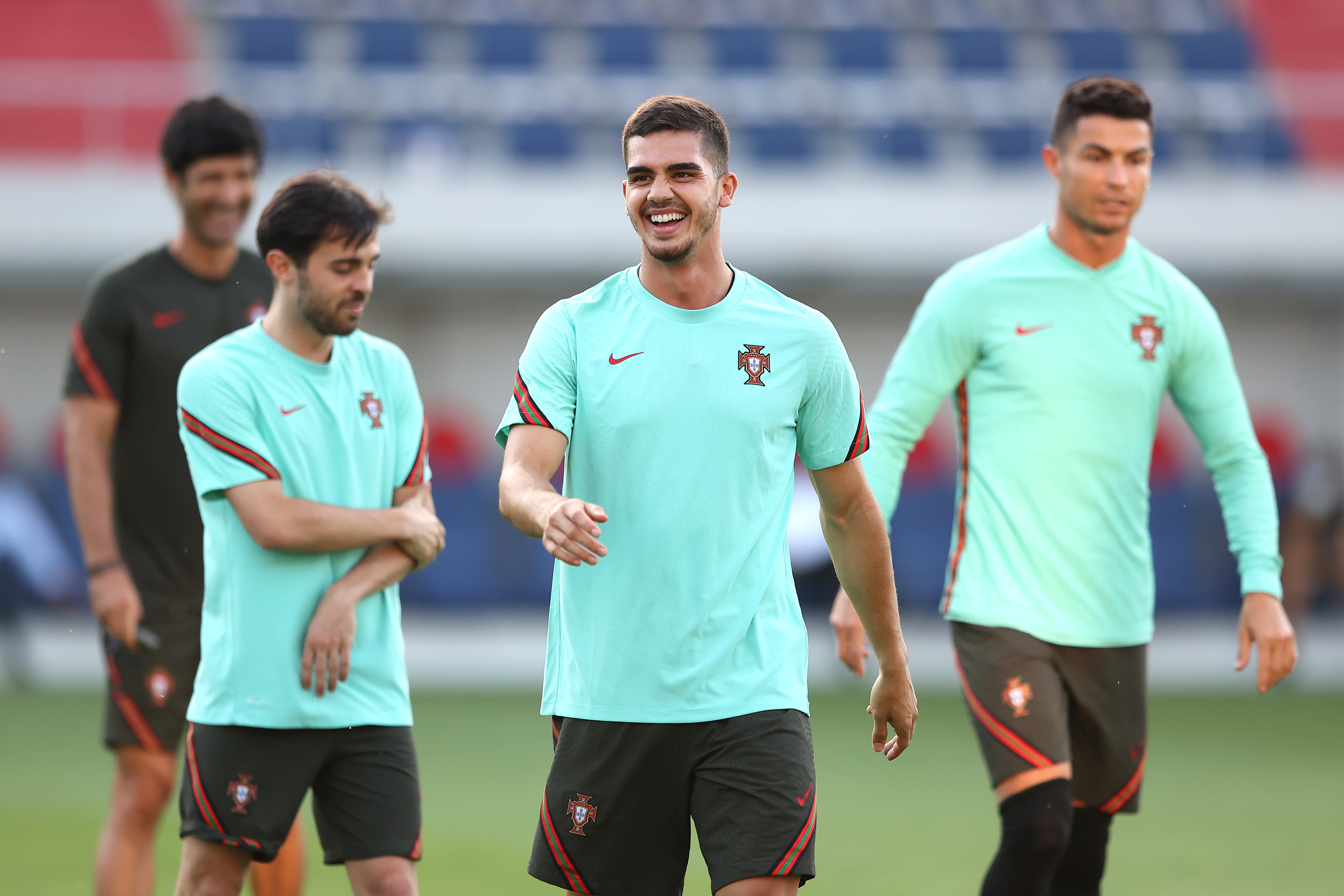 今夜欧篮联传出新动向，罗马完成体检，管理层表态：底气十足，数据趋势出现新变化的简单介绍